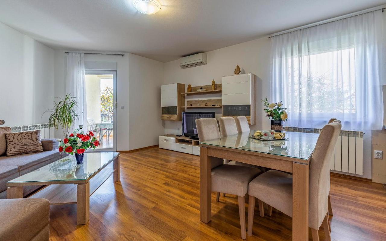 Apartment Istriensonne - Veruda Mit Grillterrasse