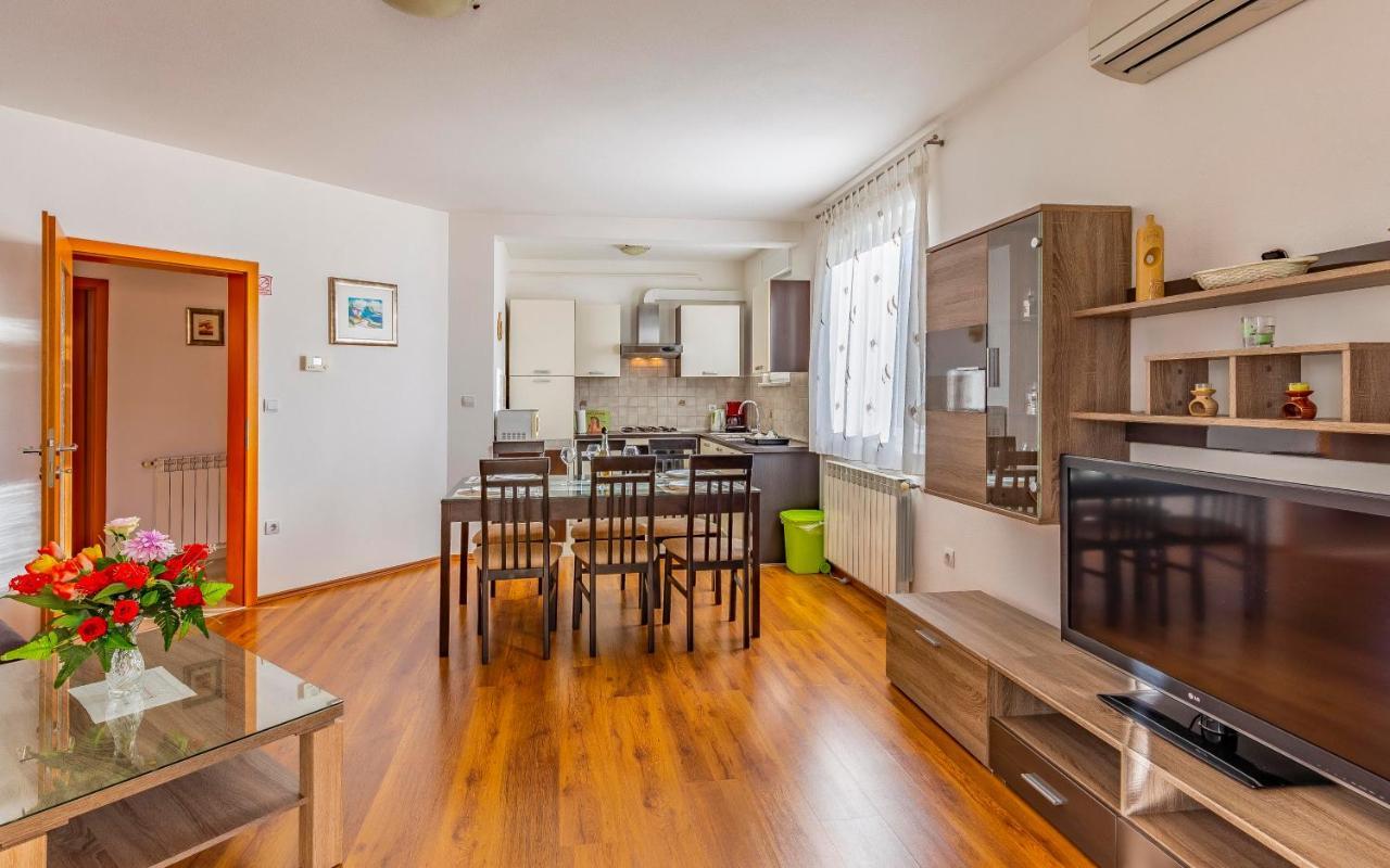 Apartment Istriensonne - Veruda Mit Grillterrasse Pula