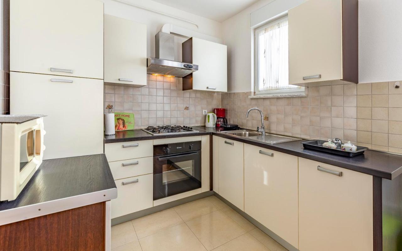 Apartment Istriensonne - Veruda Mit Grillterrasse Pula